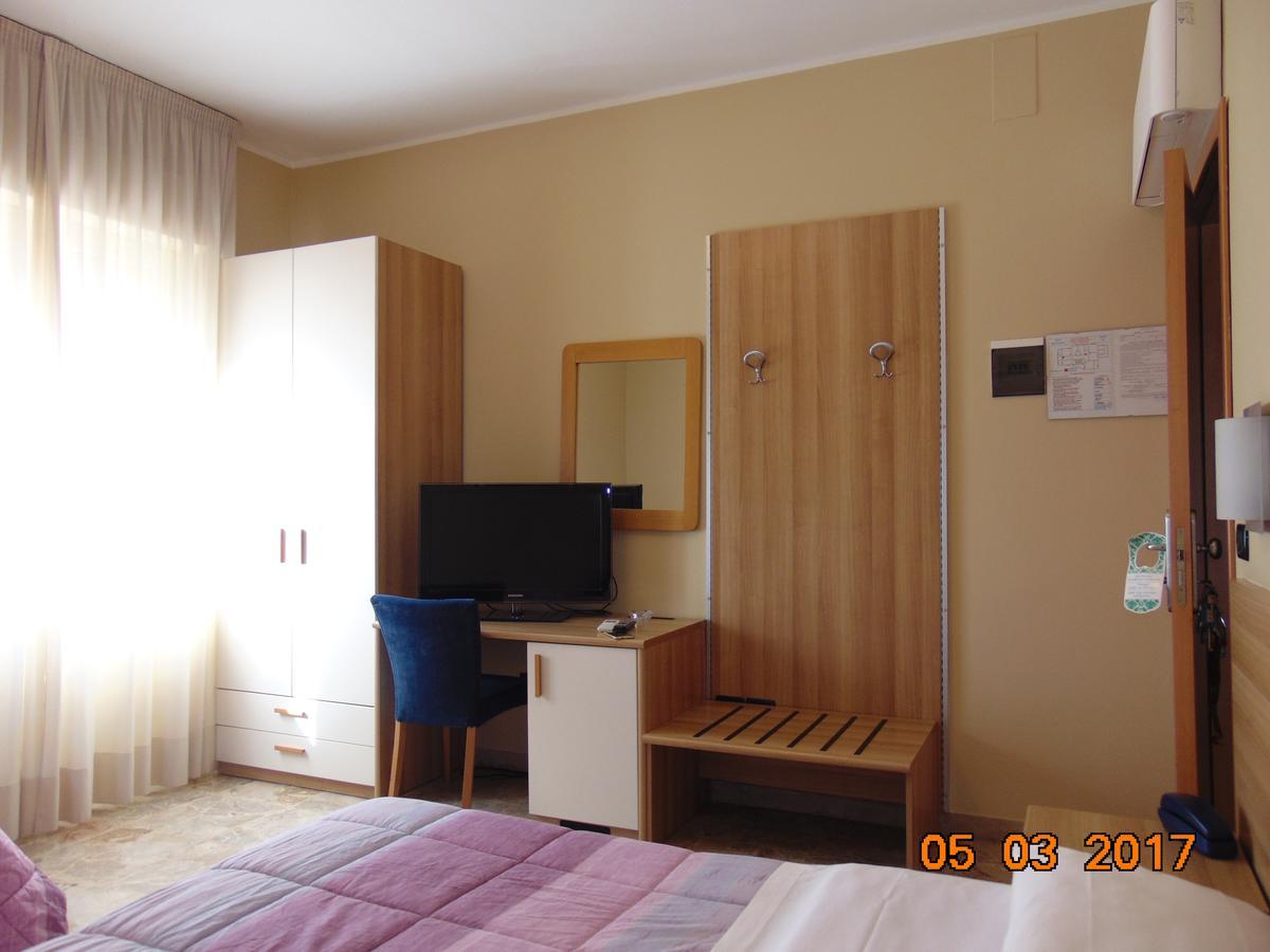 Hotel Mazzocchetti Città Sant'Angelo Esterno foto