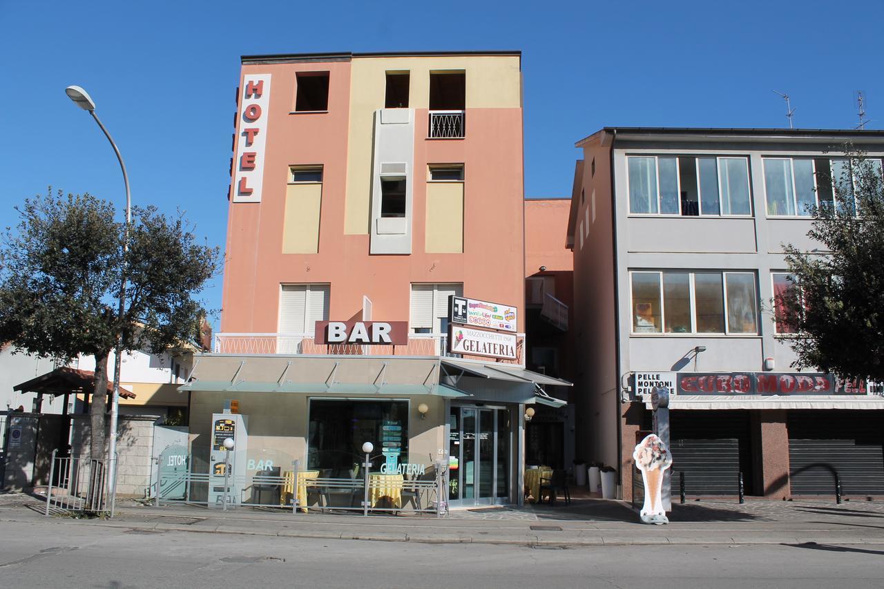 Hotel Mazzocchetti Città Sant'Angelo Esterno foto